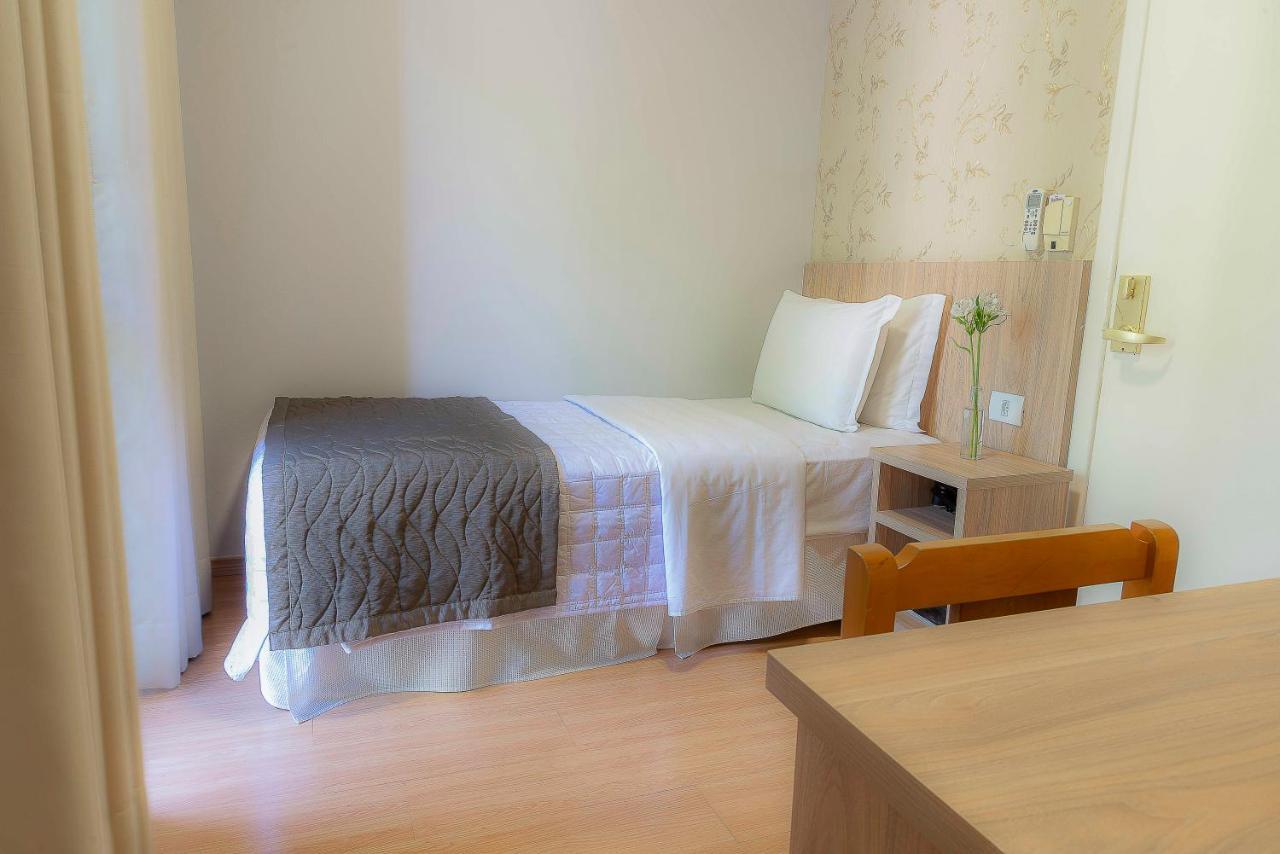 Hotel Rafain Centro Фос ду Игуасу Екстериор снимка