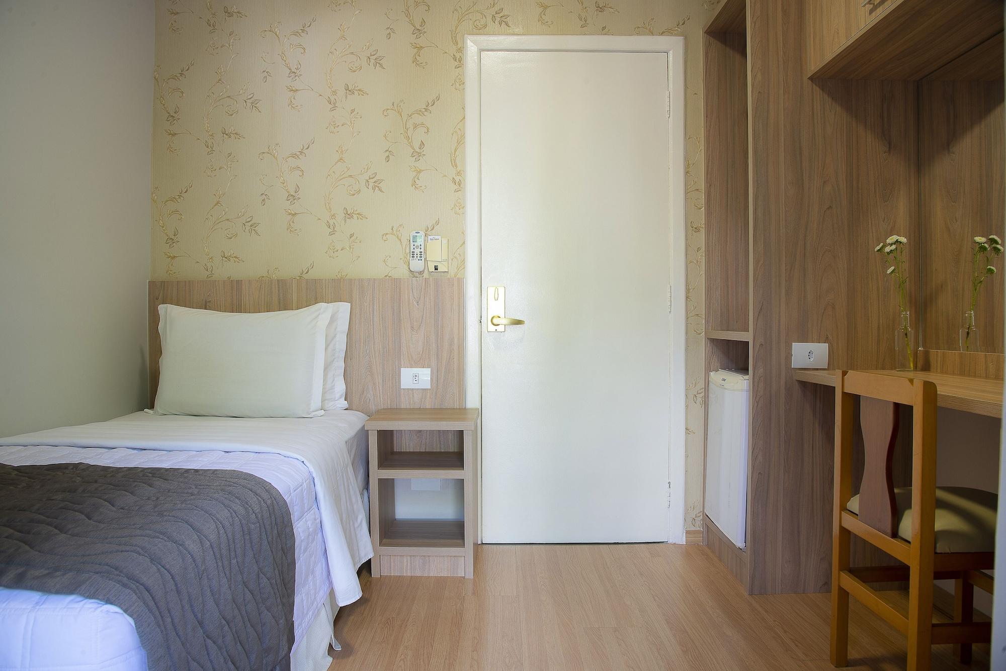 Hotel Rafain Centro Фос ду Игуасу Екстериор снимка