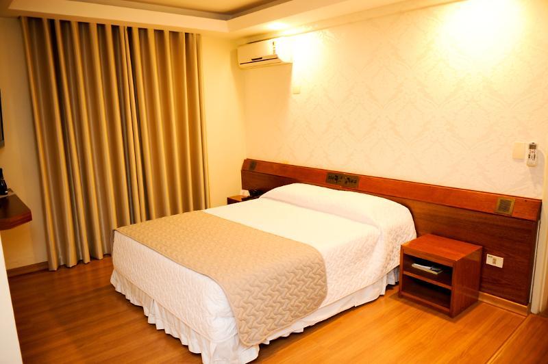 Hotel Rafain Centro Фос ду Игуасу Екстериор снимка