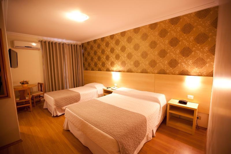 Hotel Rafain Centro Фос ду Игуасу Екстериор снимка